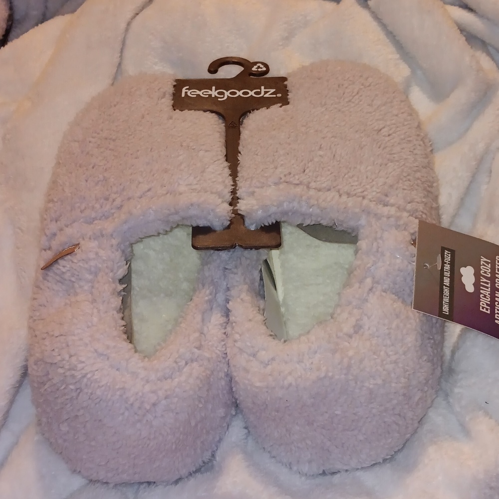 Feelgoodz Women's Slippers medium 8 - 9 in color sweet pea